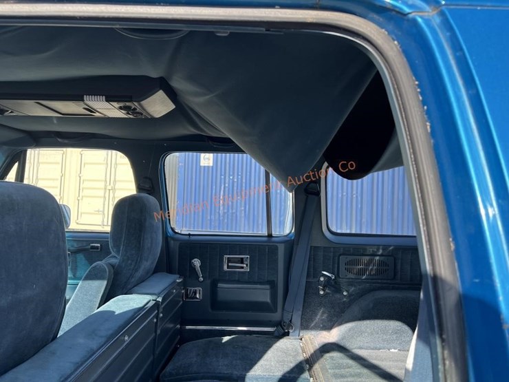 1991-chevrolet-suburban-image-21