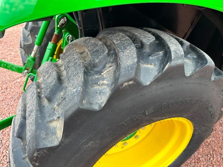 2022-john-deere-3033r-image-8