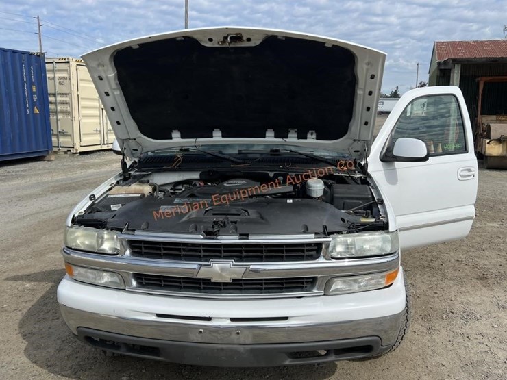 2003-chevrolet-suburban-image-33