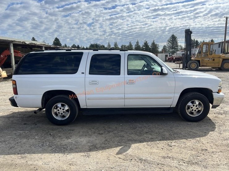 2003-chevrolet-suburban-image-6