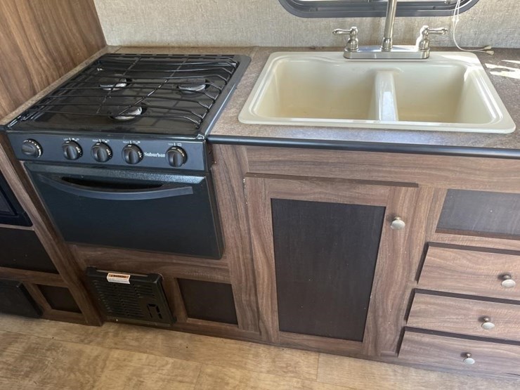 l2--2016-kz-sportsman-travel-trailer-image-17