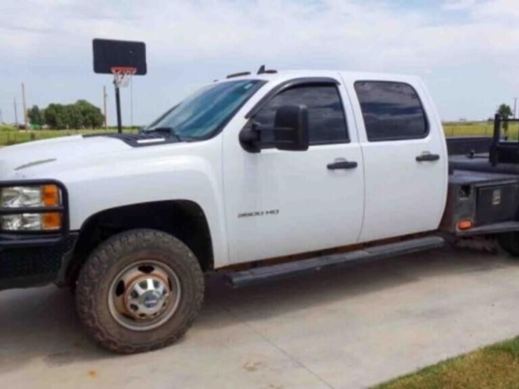 2011-chevy-4-door-dually-weld-bed-image-2