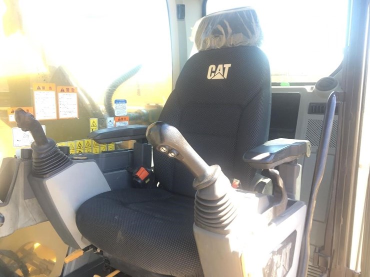 2019-caterpillar-320-image-6