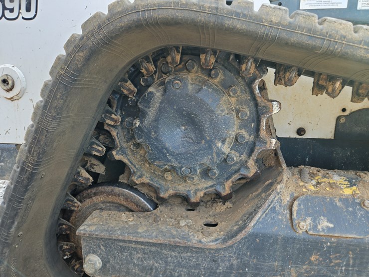 2020-bobcat-t590-image-22