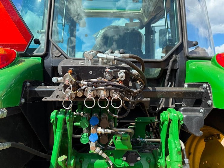 2017-john-deere-6120e-image-43