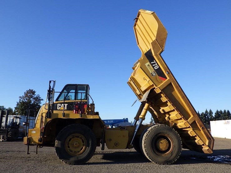 2011-caterpillar-770-image-15