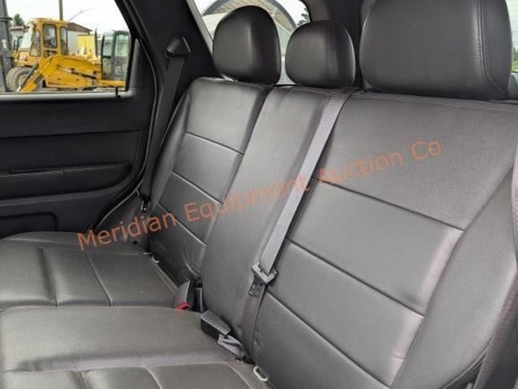 2010-ford-escape-image-25