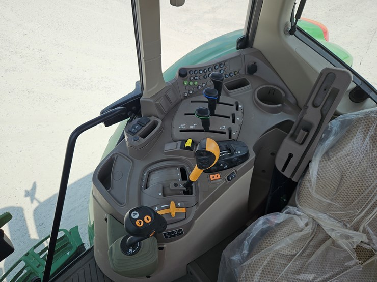 2023-john-deere-6145m-image-11