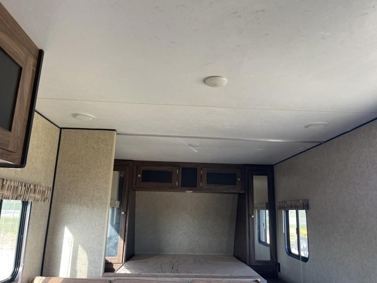 l2--2016-kz-sportsman-travel-trailer-image-20