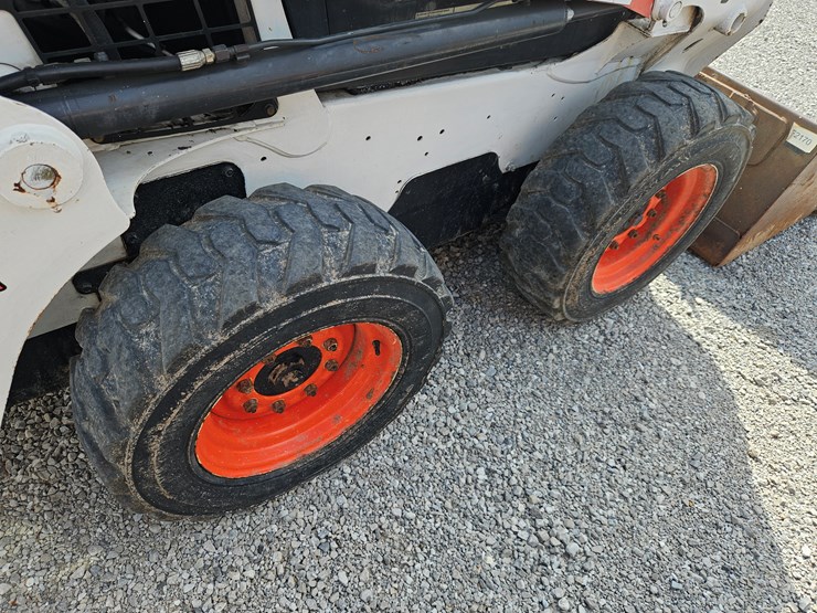 2015-bobcat-s550-image-21