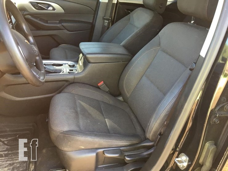2021-chevrolet-traverse-ls-image-8