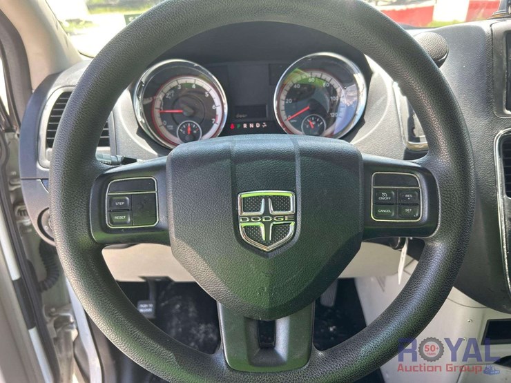 2014-dodge-grand-caravan-se-image-13