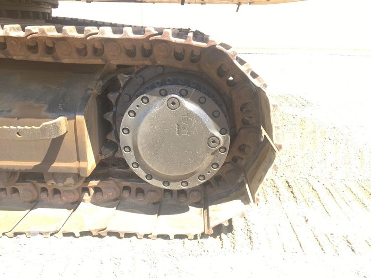 2019-caterpillar-320-image-7