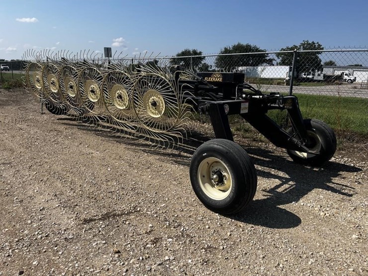 l1--12-wheel-flexrake-image-1