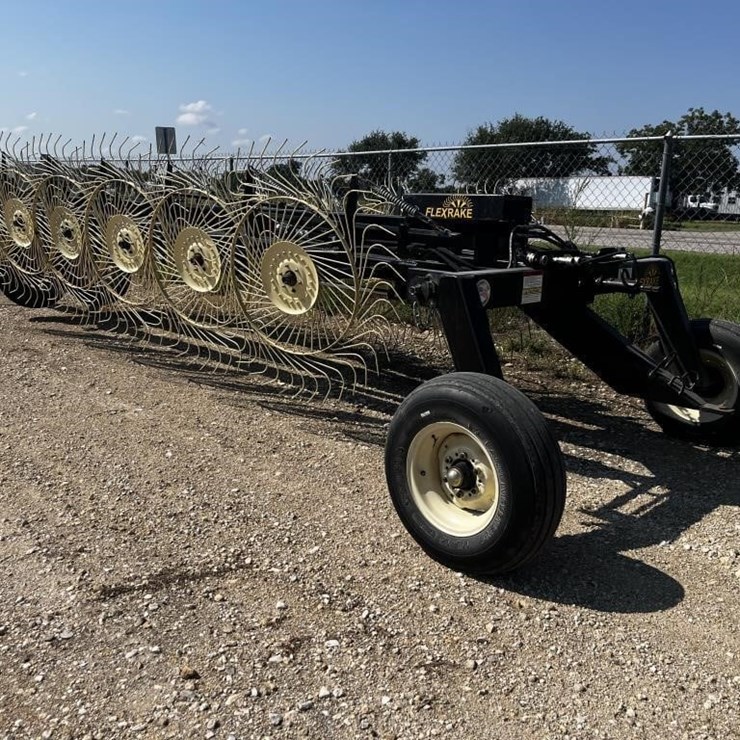 L1- 12 Wheel Flexrake