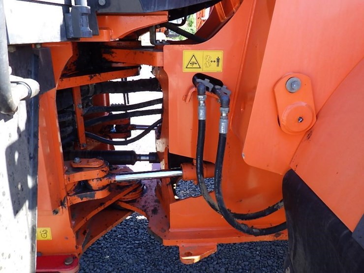 2017-hitachi-zw250-image-23