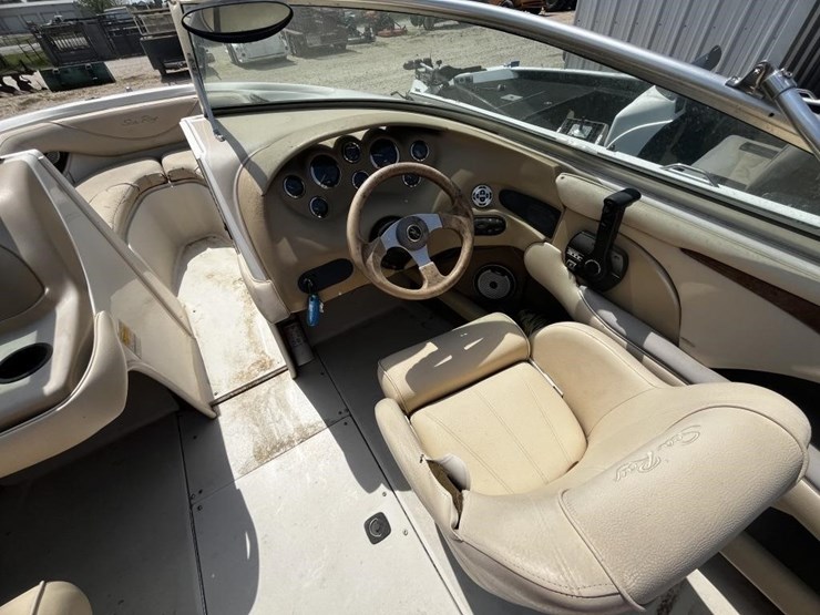 l3---boat-sea-ray-210-image-9