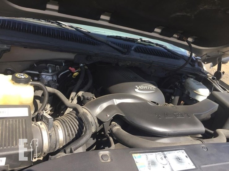 2003-chevrolet-suburban-image-12