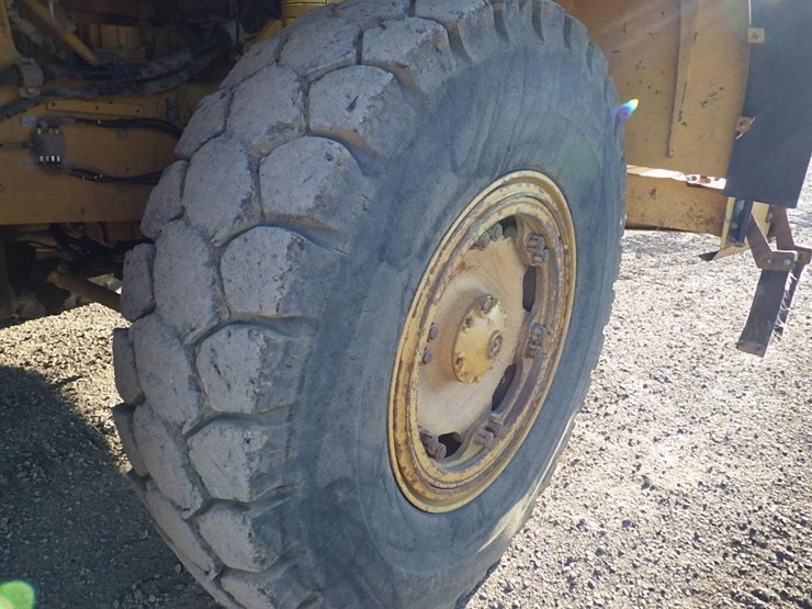 2011-caterpillar-770-image-65