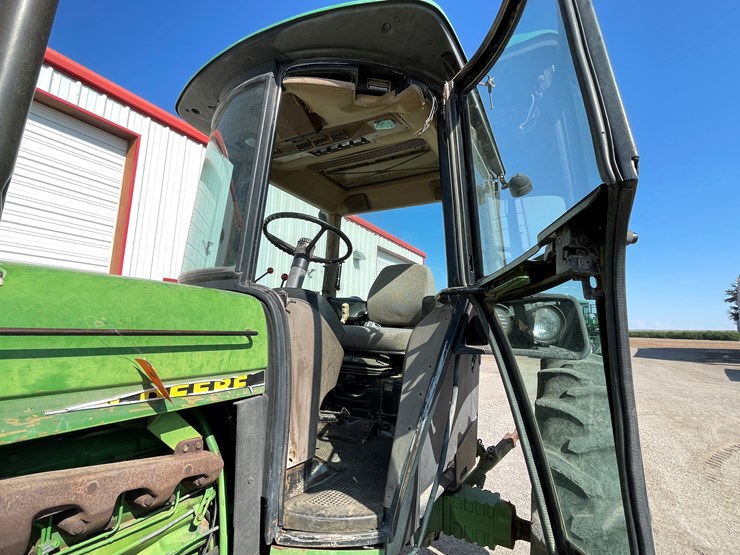 john-deere-3055-image-28