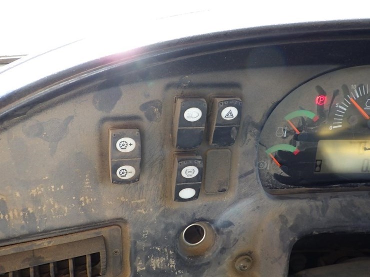 2011-caterpillar-770-image-17