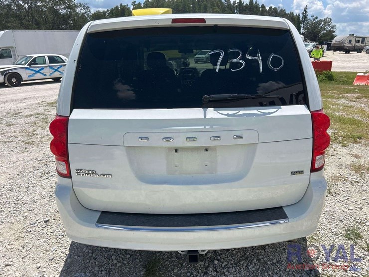 2014-dodge-grand-caravan-se-image-26