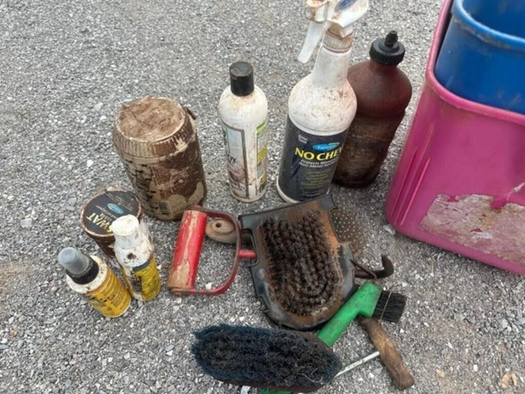 2-pannel-feeders-&-horse-supplies-image-3