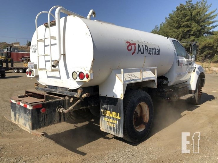 2011-ford-f750-image-3