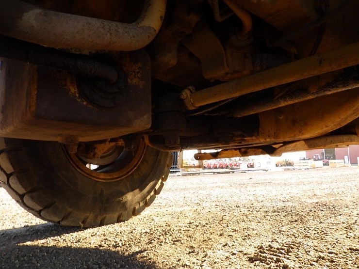 2011-caterpillar-770-image-67