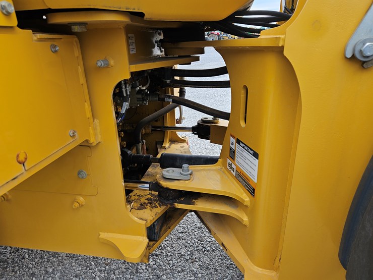 2021-deere-524p-image-23