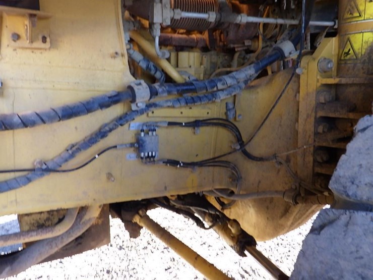 2011-caterpillar-770-image-24