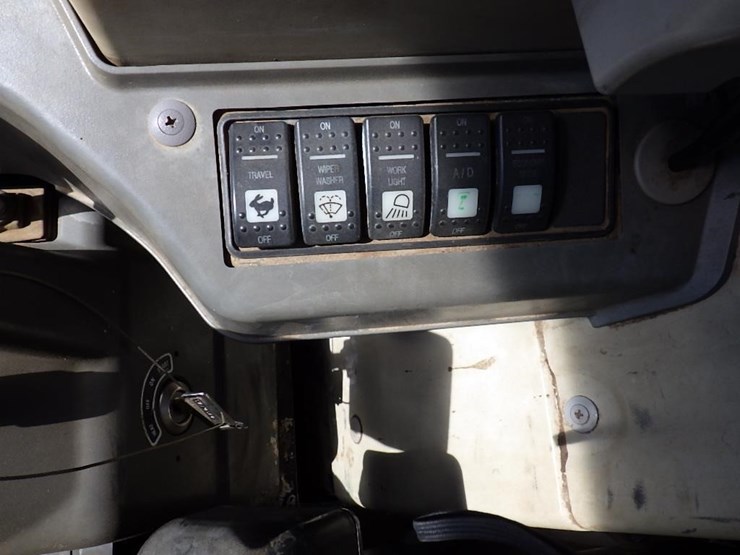 2011-yanmar-sv100-1-image-31