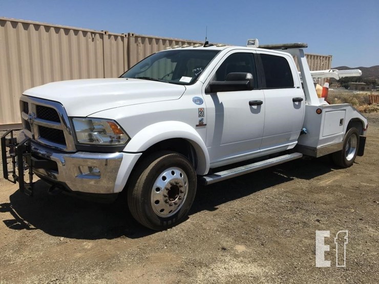 2018-ram-5500-slt-image-1