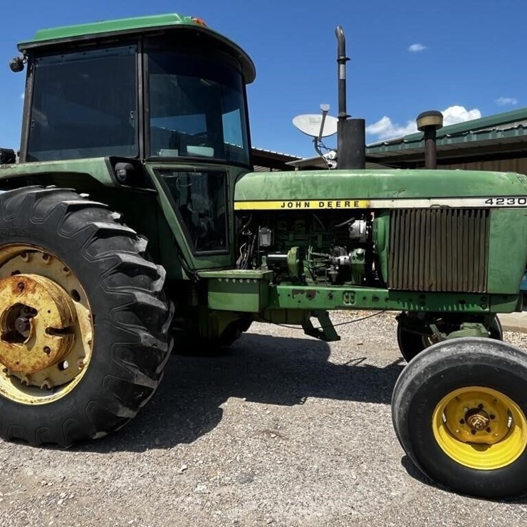 JOHN DEERE 4230