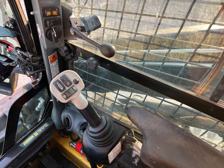 2015-new-holland-c238-image-14