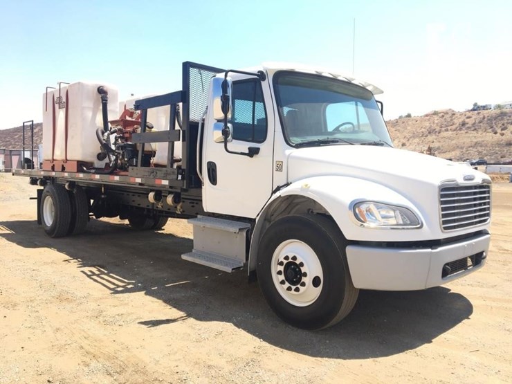 2017-freightliner-business-class-m2-106-image-2