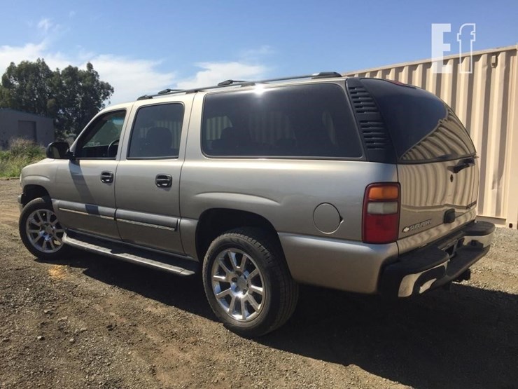 2003-chevrolet-suburban-image-4