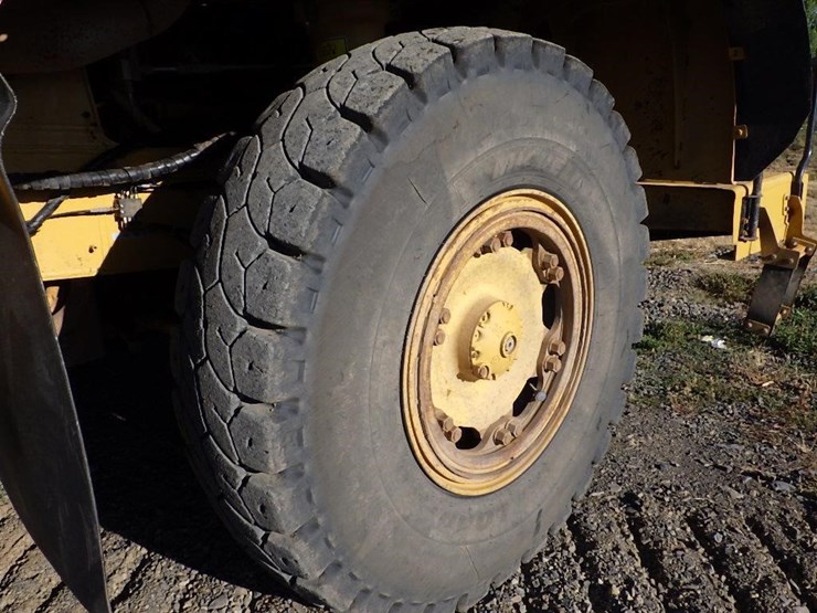 2011-caterpillar-770-image-59