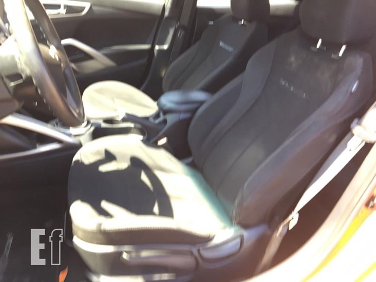 2016-hyundai-veloster-image-8