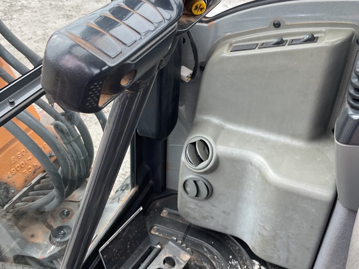 2015-case-cx37c-image-10