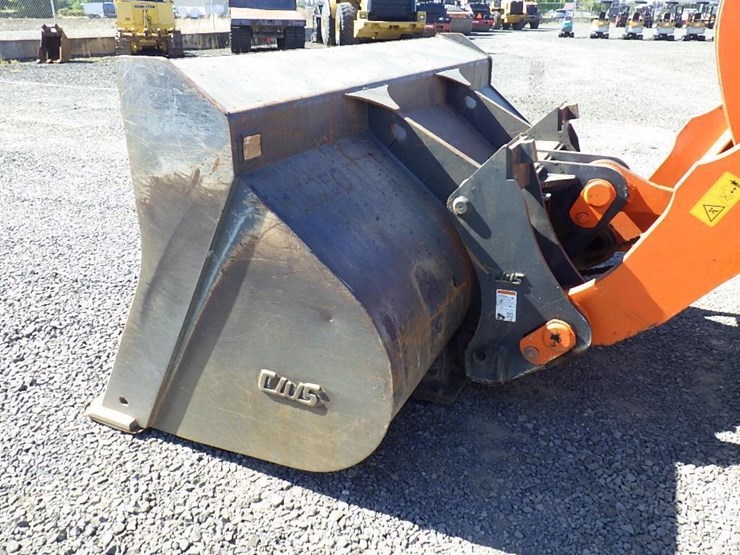 2017-hitachi-zw250-image-8