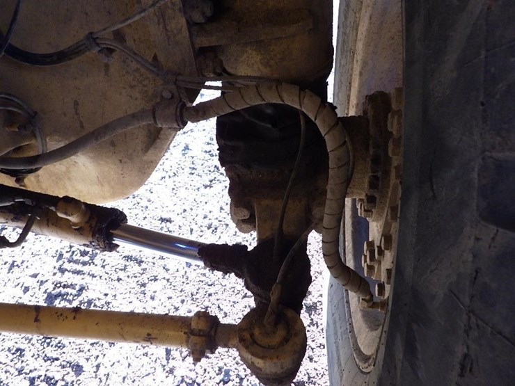2011-caterpillar-770-image-26