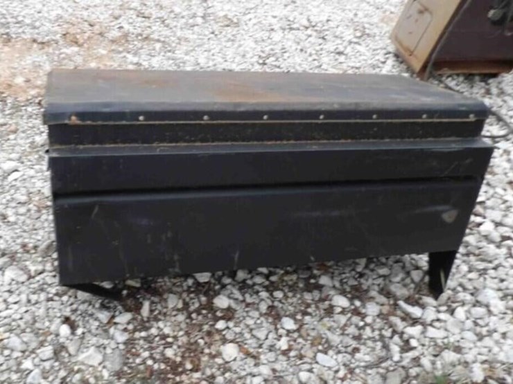 truck/tool-box,-has-keys-image-2