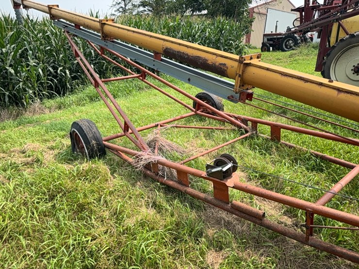 koyker-super-85c-pto-auger,-winch-cable-lift,-needs-(2)-tires,-8”x-approximately-61’-image-4