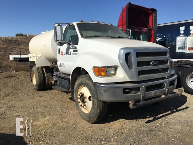 2012-ford-f750-image-2