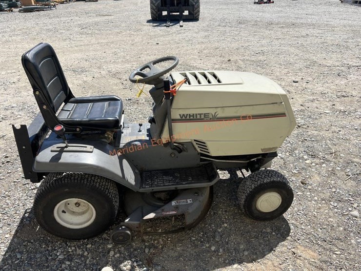 white-by-mtd-42"-16hp-riding-mower-image-6