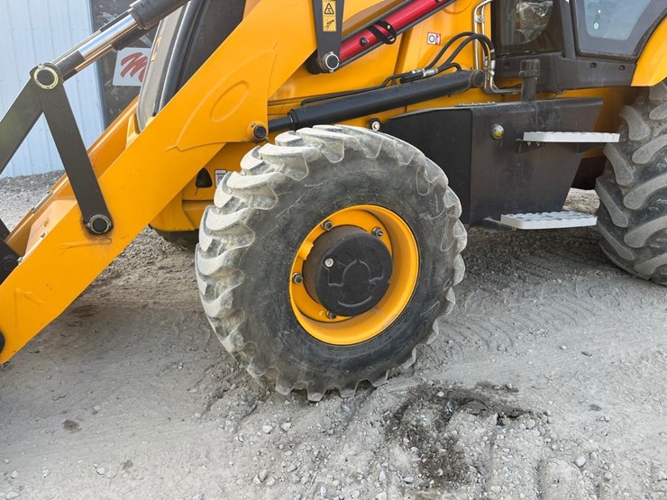 2022-jcb-3cx-image-13