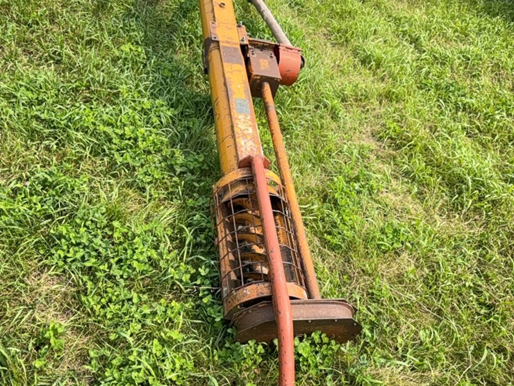 koyker-super-85c-pto-auger,-winch-cable-lift,-needs-(2)-tires,-8”x-approximately-61’-image-3