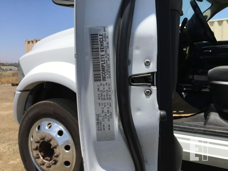 2018-ram-5500-slt-image-16