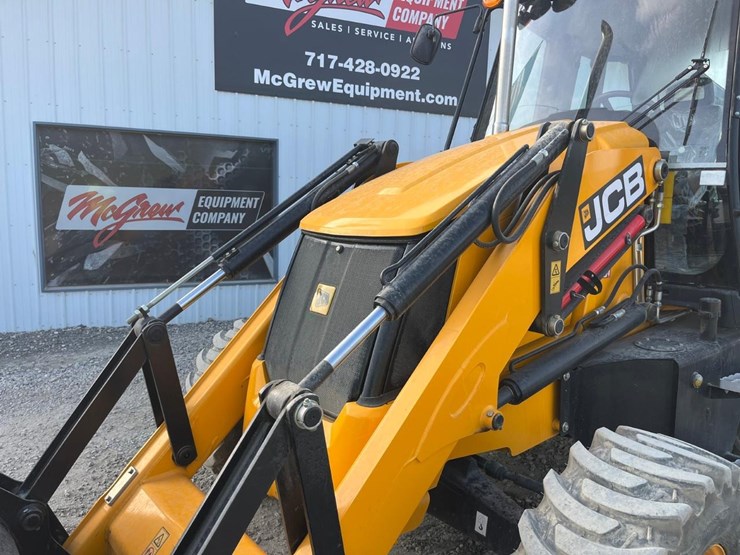 2022-jcb-3cx-image-12